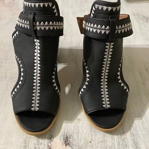Very Volatile Dark Grey 3in chunky heel with White stitching Size 6